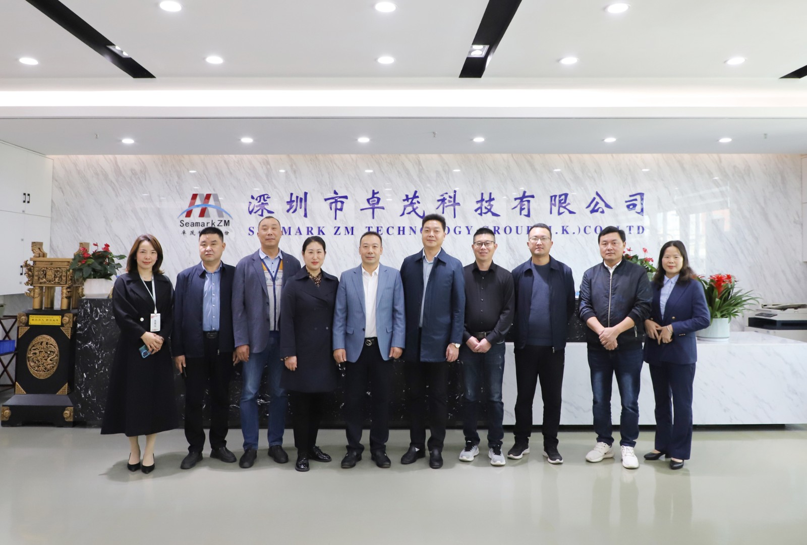 聞總與湖北省?？悼h政府副縣長(zhǎng)龔夫一行合影.jpg